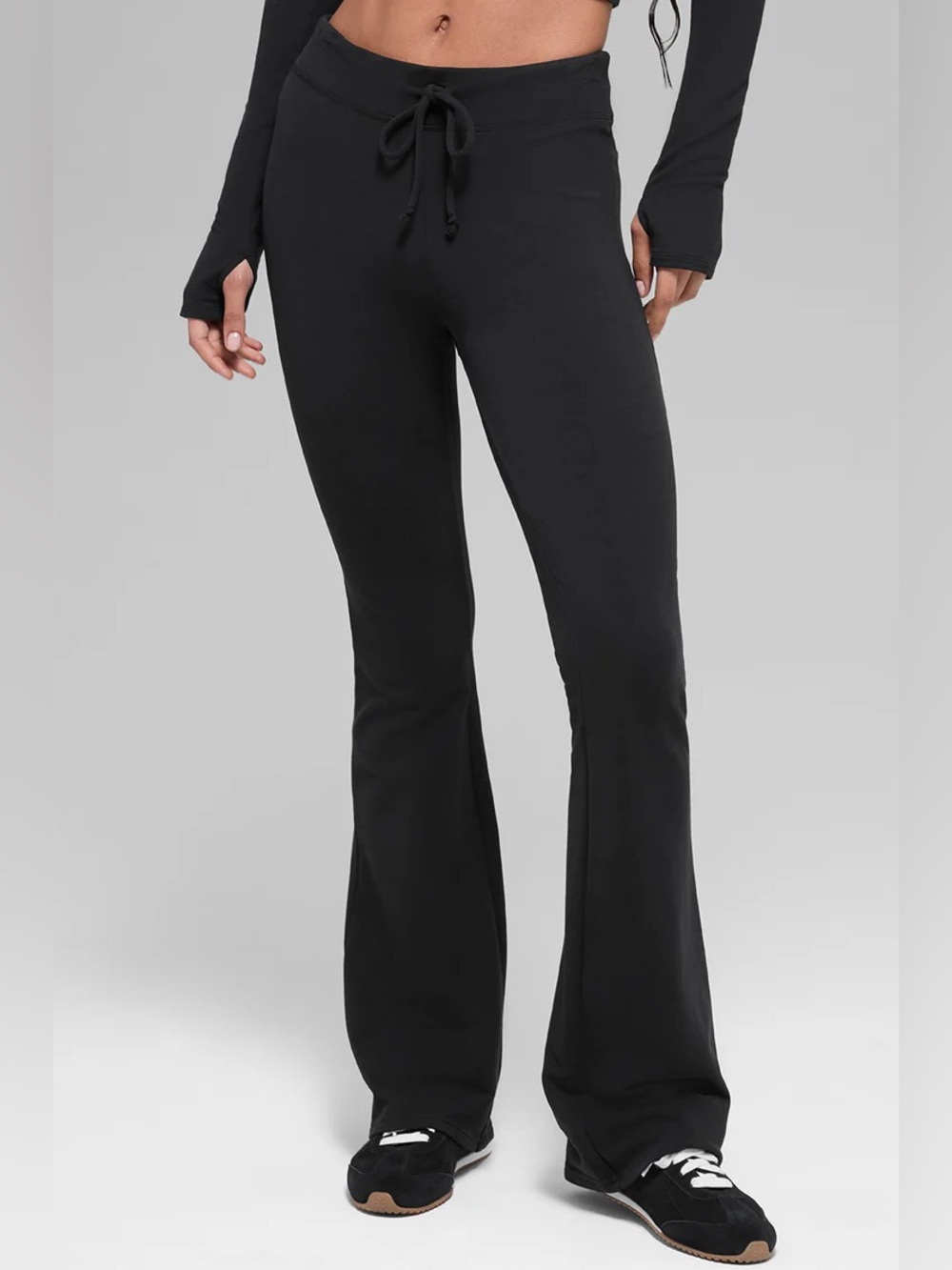 ALO Yoga Sway Bootcut Sweatpant in Black - XS